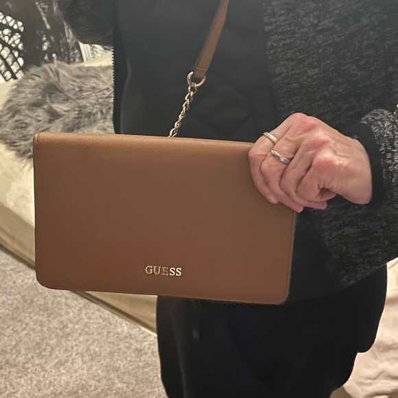 Guess bag with crossbody strap! - Picture 1 of 4